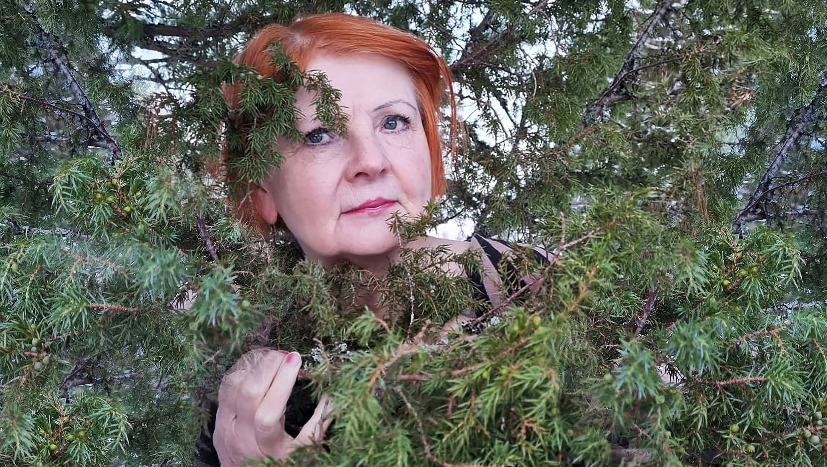 Nainen metsässä