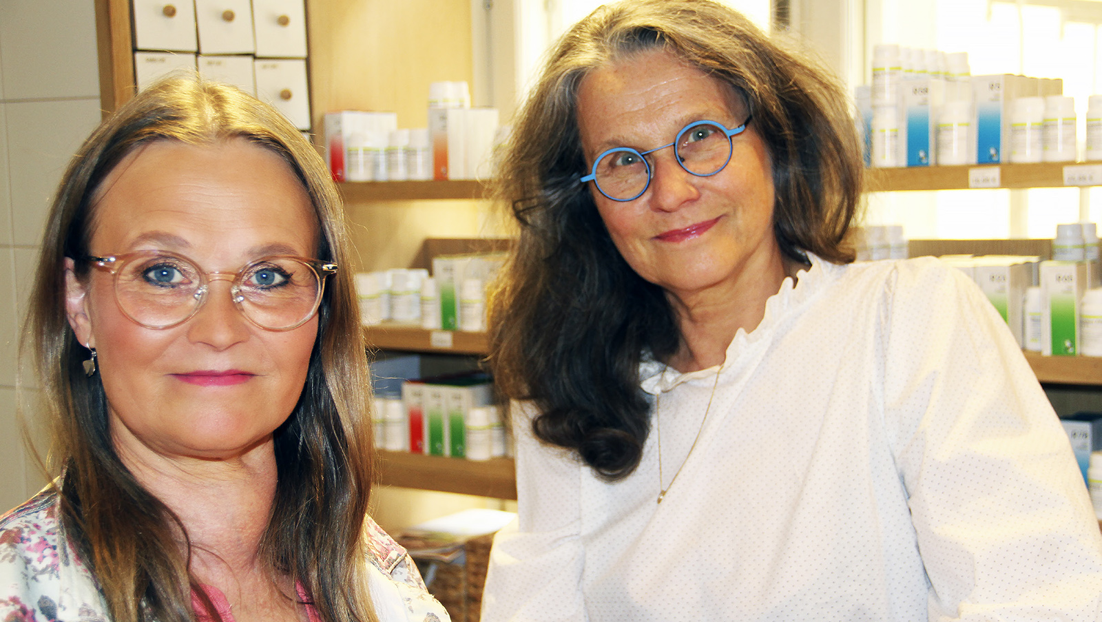 Filippa Nyqvist (vas.) ja Päivi Mustajärvi